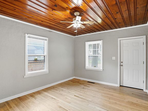 5th image of 4224 Evanston Ave
