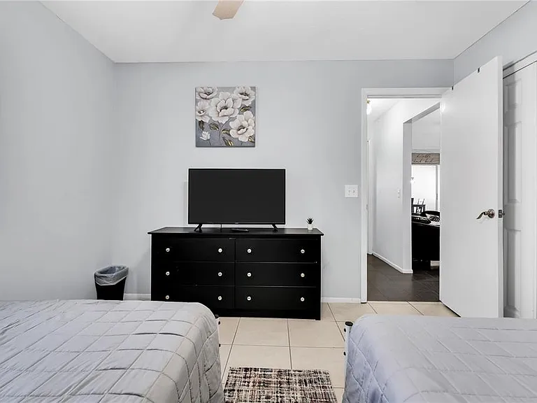 2648 Nassau St — Photo 21