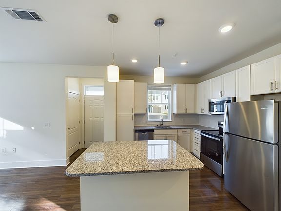 3rd image of 675 Victory Ln #11-101