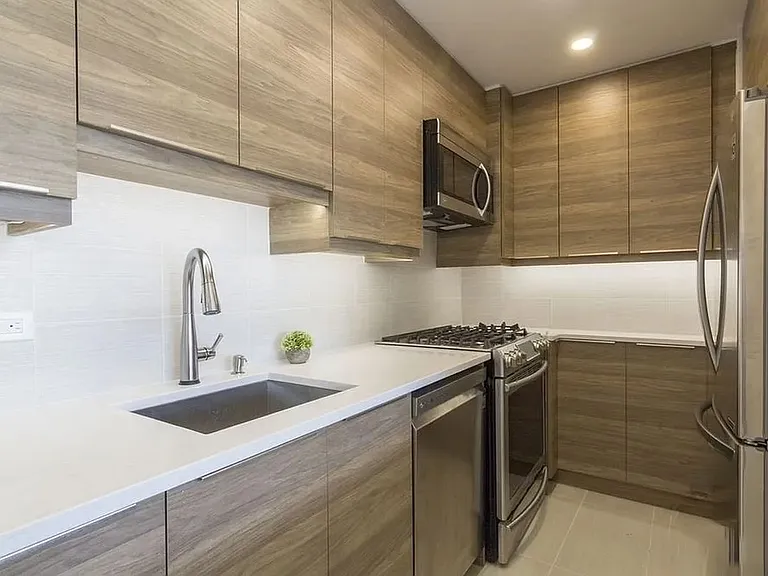 300 E 33rd St #7P — Photo 4