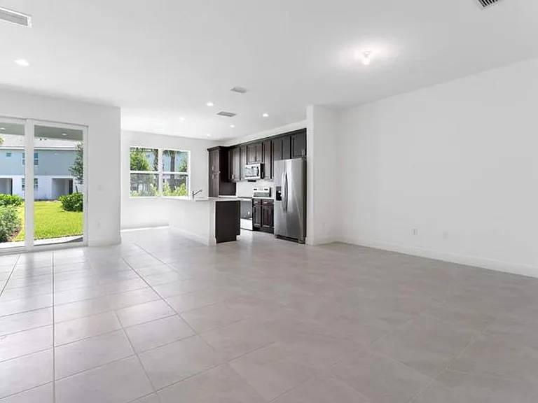 552 Sanderling Cir — Photo 3