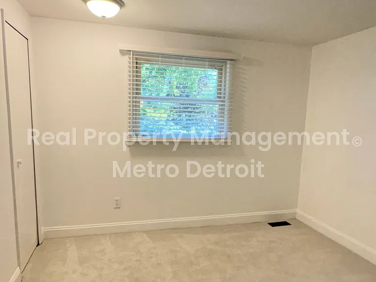 3028 Caswell Dr — Photo 25