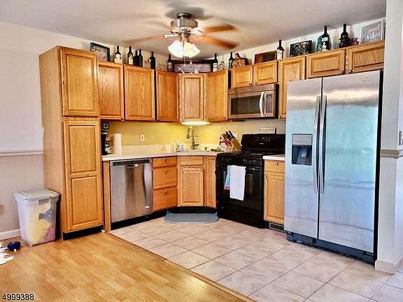 2nd image of 32 Beechmont Ter