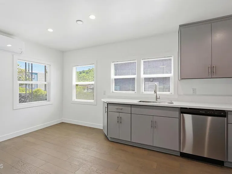 250 S Avenue 55 — Photo 14
