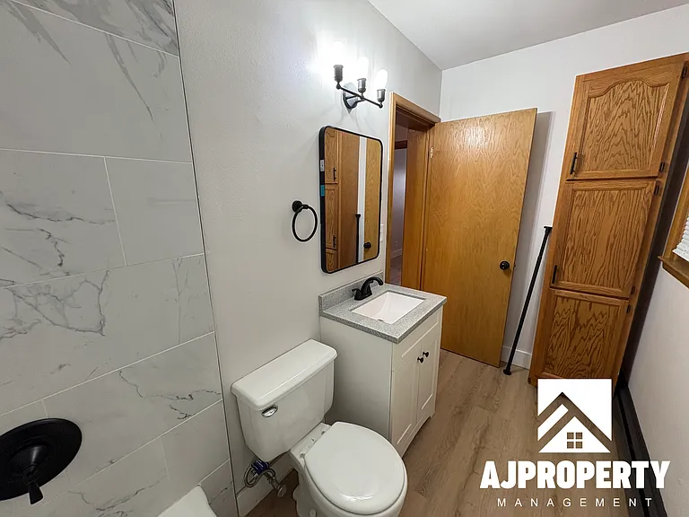 615 W 15th St #5 — Photo 7