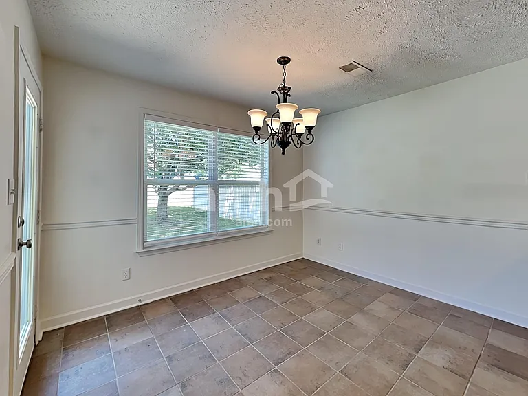 1504 Beaconcrest Cir — Photo 5