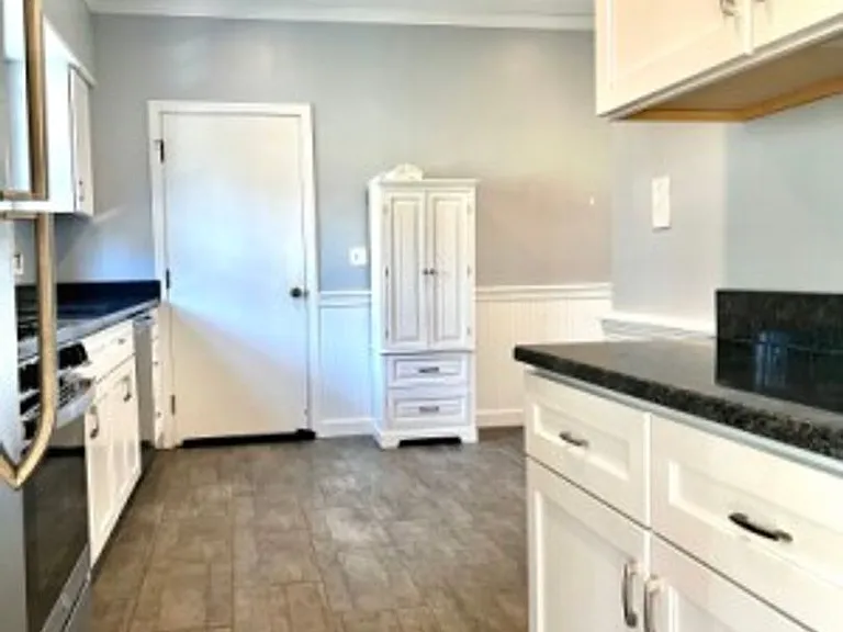 41-43 N Crescent Cir #2B — Photo 16