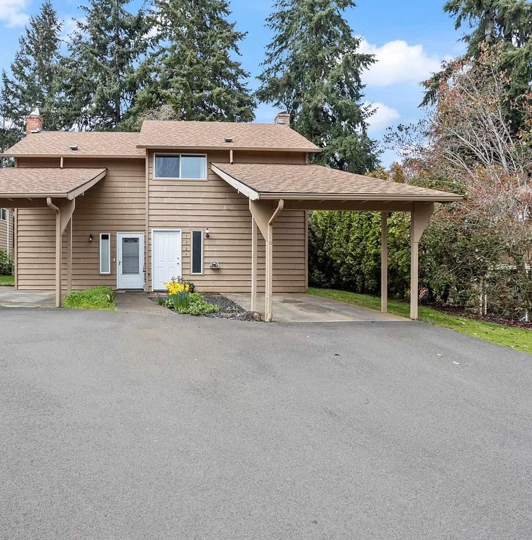 Three-Bedroom Condo with W/D Hookups- South Salem — Photo 1
