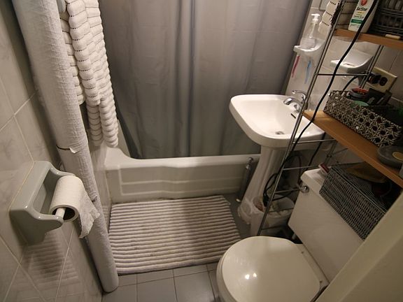 5th image of 11 W 82nd St APT 4A