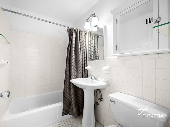5th image of 115 E 9th St APT 5P