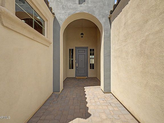 4th image of 112 E CRESCENT Place