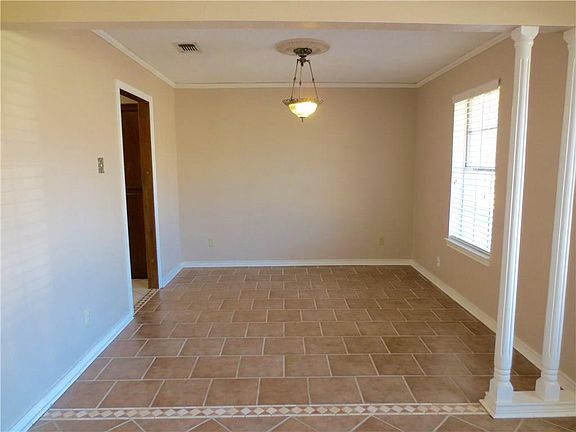 5th image of 500 E Scotland Dr