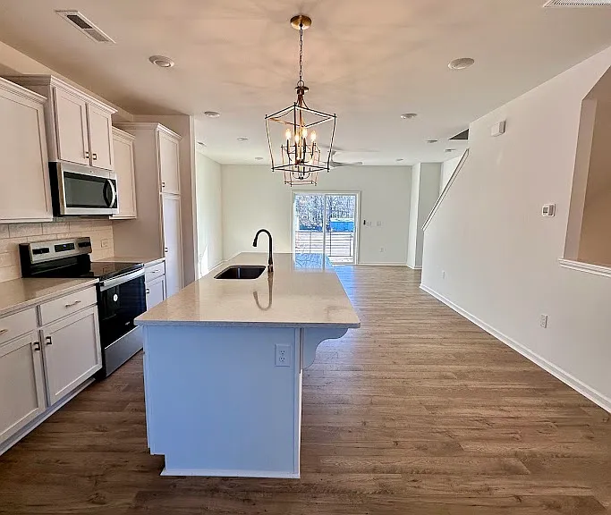 353 E 4th St — Photo 14
