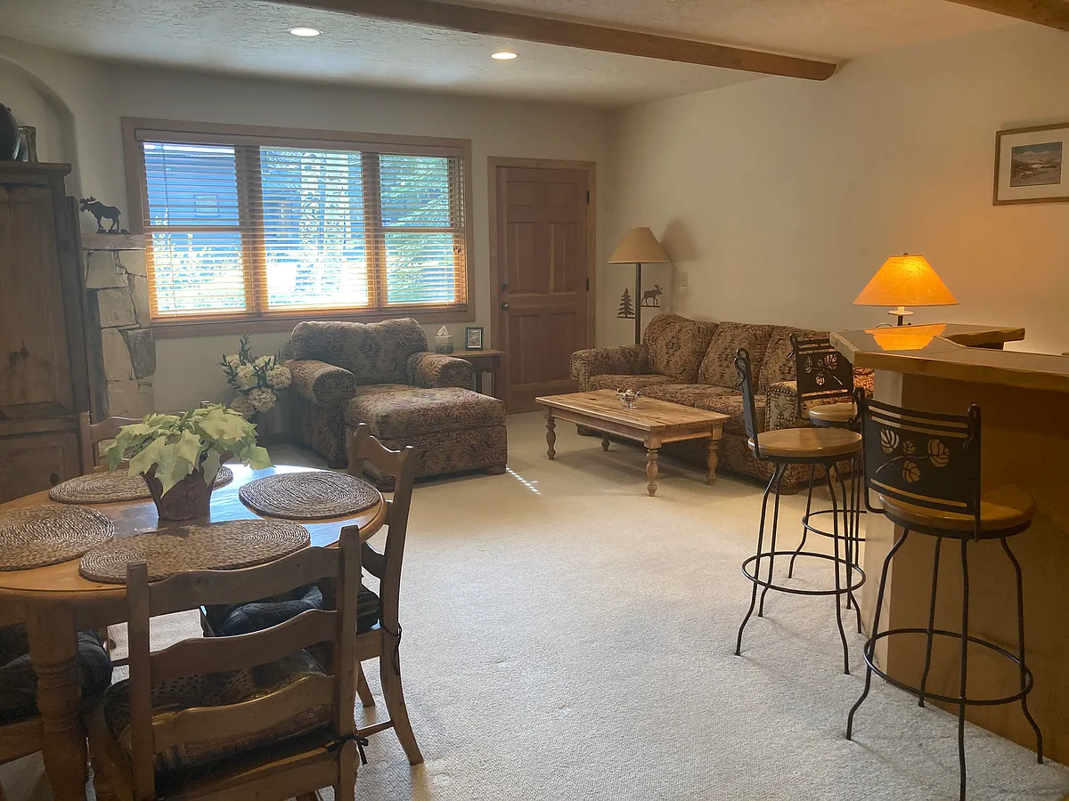 Building Photo - 720 Deer Valley Dr #2