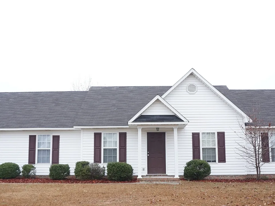 102 Stoneledge Dr
