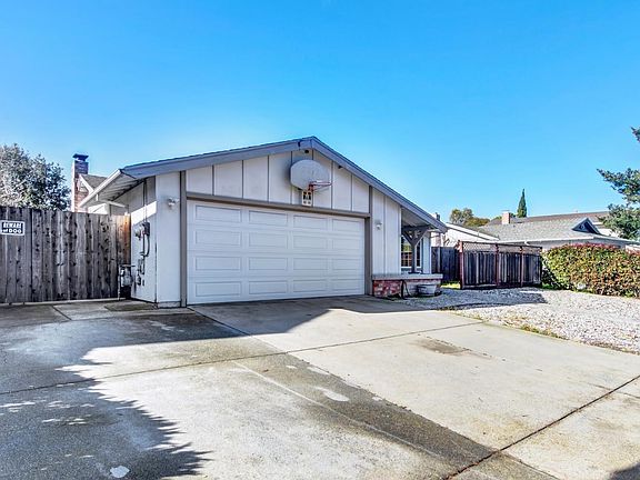 3rd image of 1212 Stirling Drive