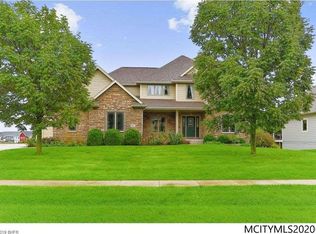 6833 NW 93rd St, Johnston, IA 50131