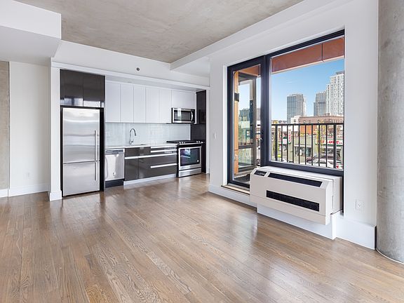 5th image of 225 E 138th St APT 207