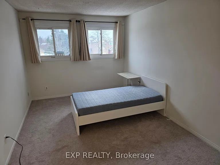 1296 Valerie Cres W — Photo 10