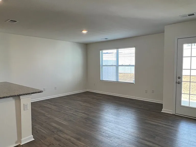 724 Theobald Way — Photo 8