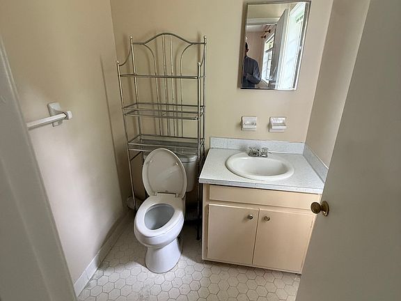 5th image of 1308 Martindale Dr