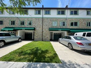 5368 61st St APT 3, Maspeth, NY 11378