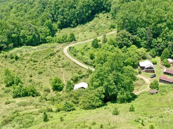 2087 Henry Rd, Sylva, NC 28779