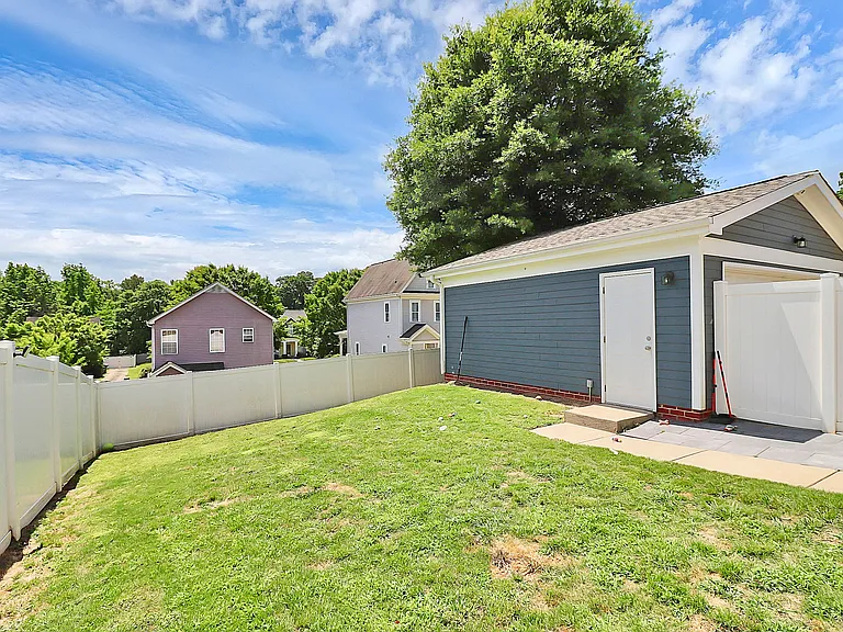 2035 Golden Ridge Ln — Photo 11