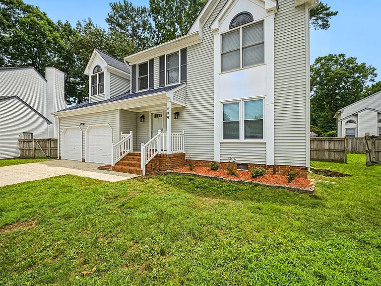 809 Bishop Ct — Photo 1
