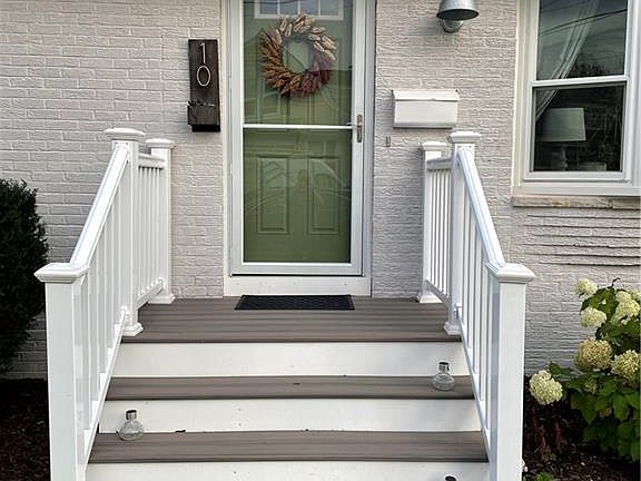 2nd image of 10 Pine St
