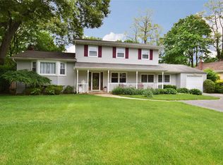 73 Park St, Kings Park, NY 11754