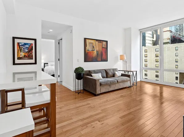 247 W 46th St APT 1805, New York, NY 10036