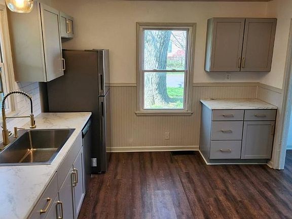 3rd image of 1820 Woodman Dr