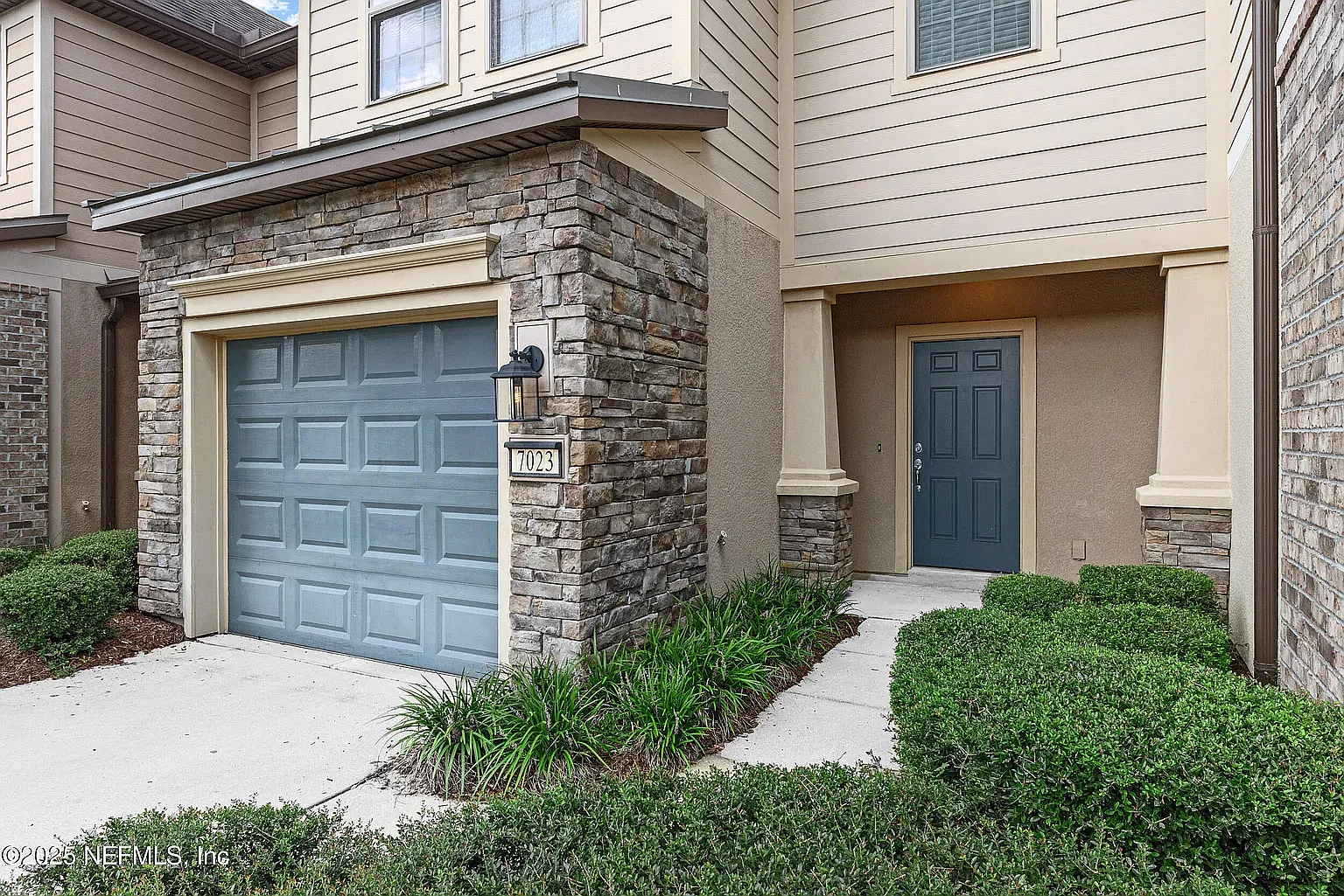 3 bed, 2.5 bath, 1516 sqft, $2,050 — Photo 1