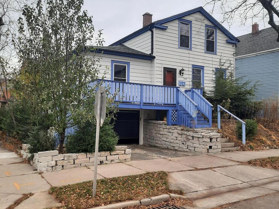 1st image of 1824-1824A N Astor St
