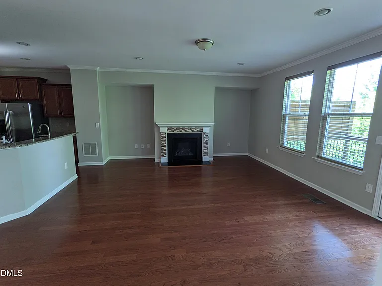 5313 Cambridgeshire Loop — Photo 10