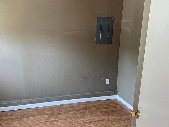 5th image of 4914 Blue Ln