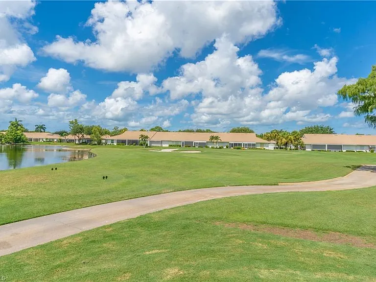 6817 Sterling Greens Dr #102 — Photo 30