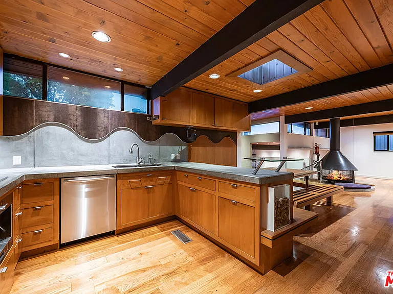 22277 Buena Ventura St — Photo 48