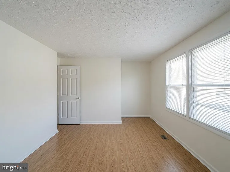 8112 Parkdale Ct — Photo 8