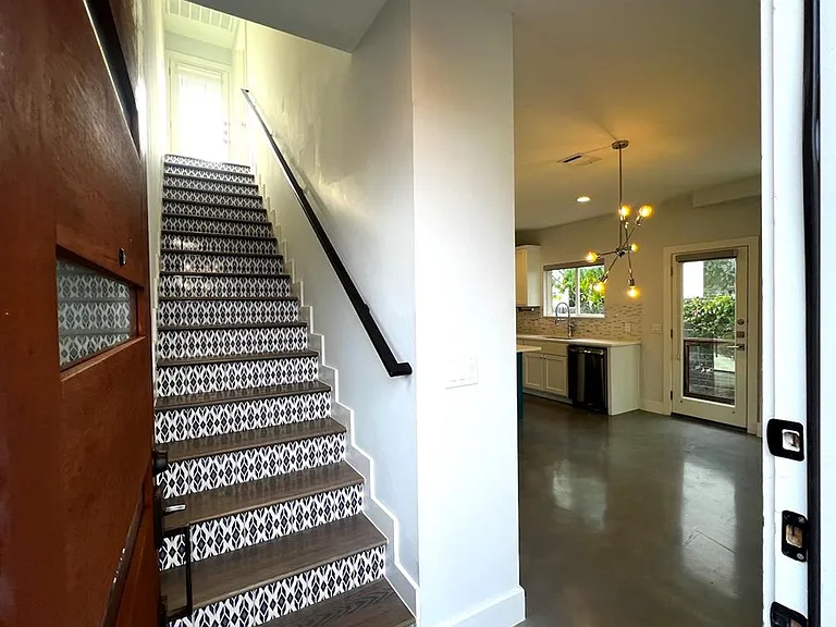 1404 Marcus Pl #2 — Photo 4