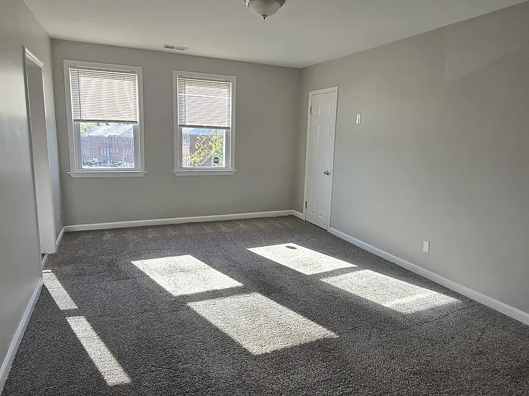 5542 Midwood Ave #2 — Photo 1