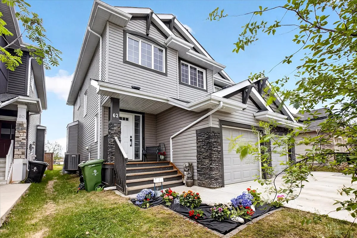 3 bed 2.5 bath Single Garage Duplex in Southfort! — Photo 2