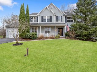 8187 Trellis Brook Ln, Liverpool, NY 13090