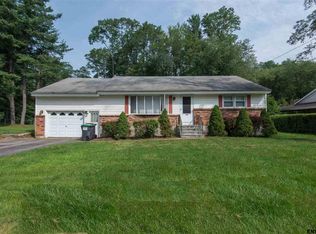 228 County Line Rd, Schenectady, NY 12306