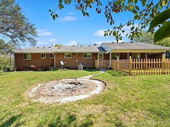 4th image of 215 Sheldon Dr