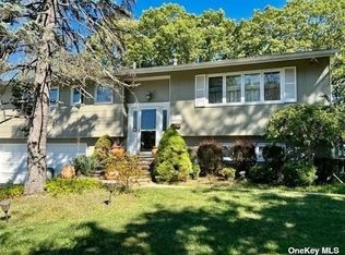 3 Lawson Pl, Dix Hills, NY 11746