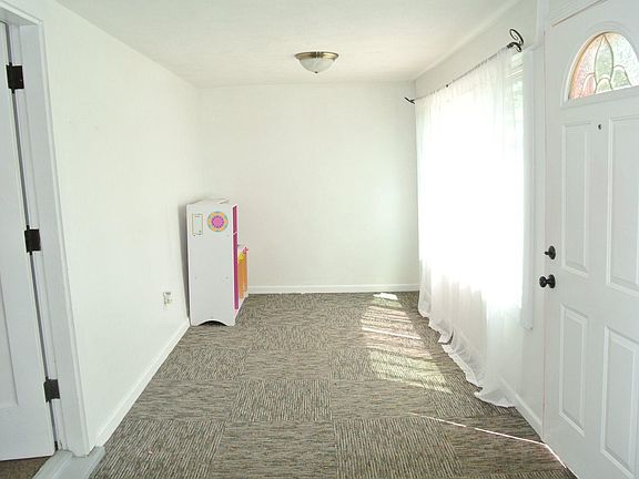 5th image of 805 S 34th St