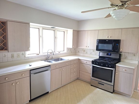 2nd image of 12777 Mason Manor Rd