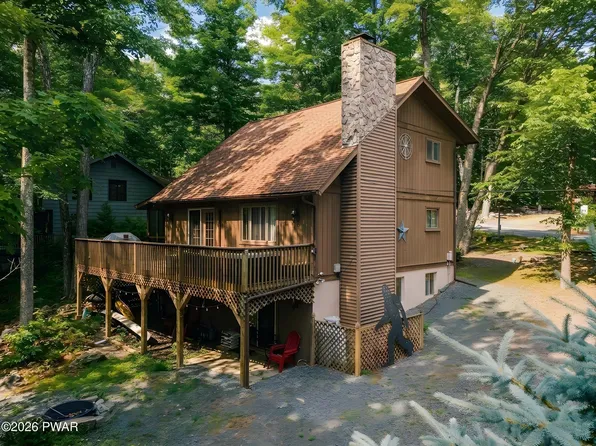 2 Roamingwood Rd, Lake Ariel, PA 18436